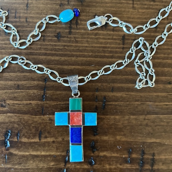 Sterling silver chain w/ cross of turquoise, coral, lapis and jasper - Picture 4 of 6